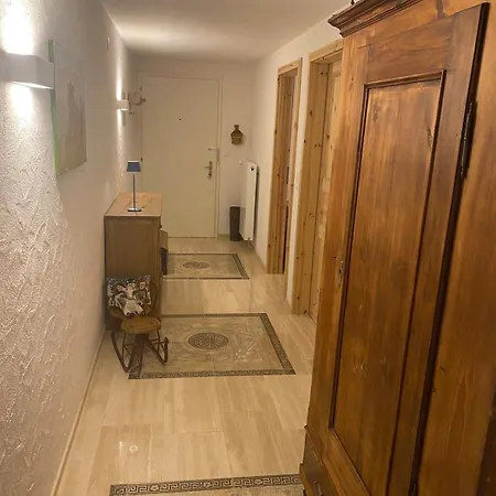 Erdgeschosswohnung, Sitzplatz, Garten, Nichtraucher Гштад